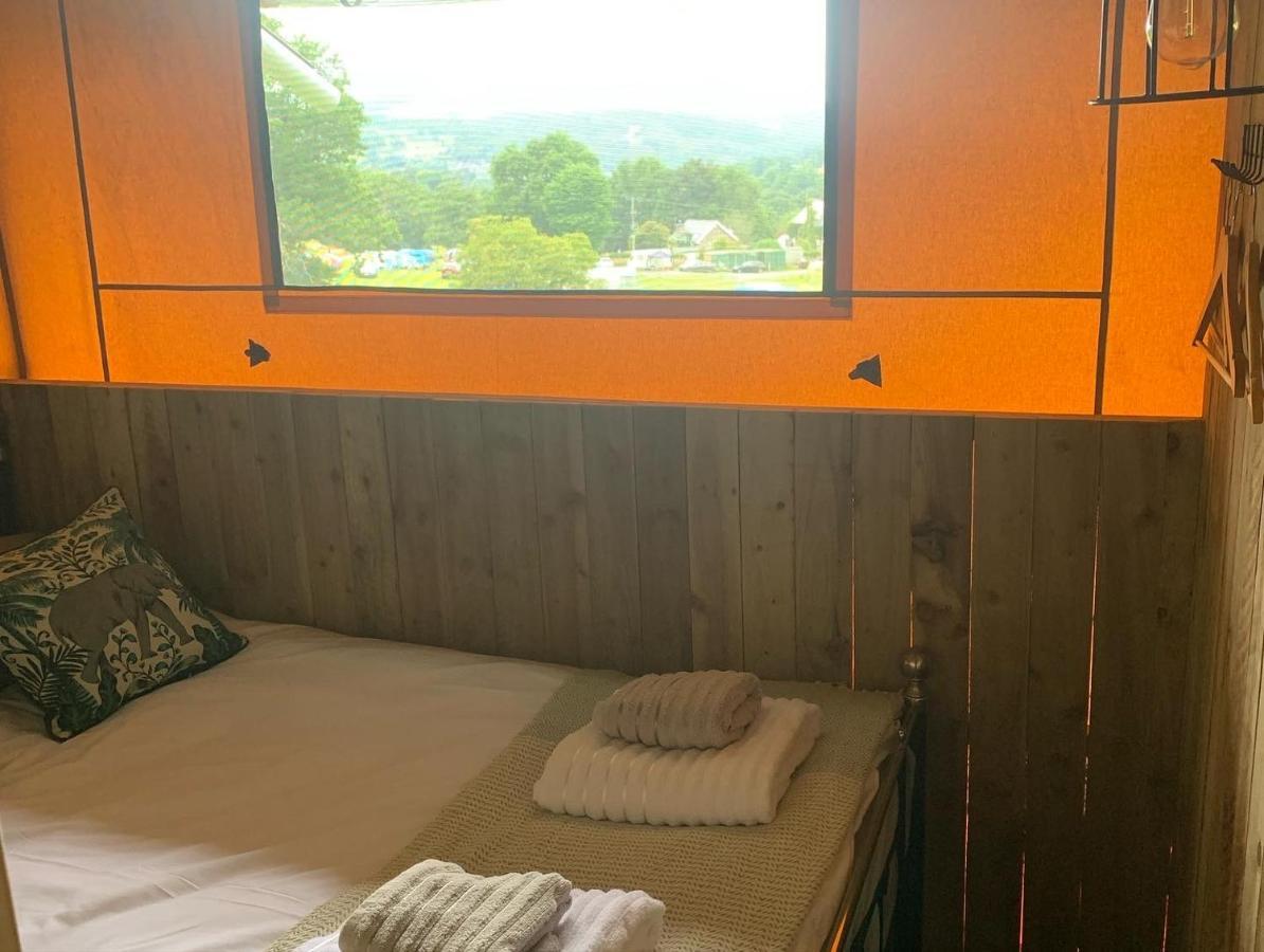 Mountain View Safari Tent With Hot Tub In The Heart Of Snowdonia Dolgellau Esterno foto